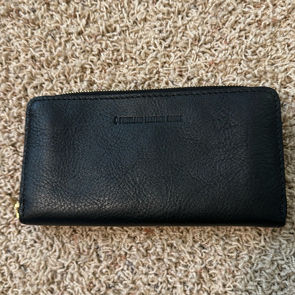NWOT Portland Leather Accordion wallet